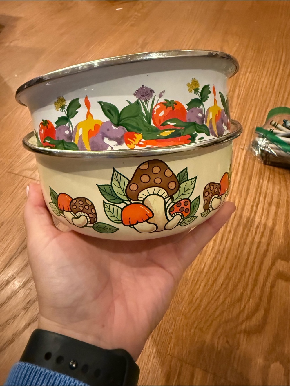 Set of 2 vintage enamel mixing bowls